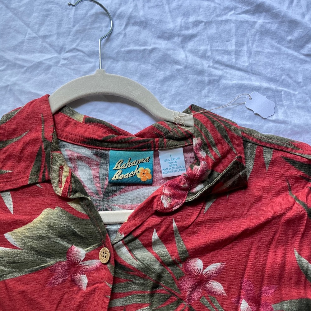 Fun Hawaiian button down - Picture 2 of 3